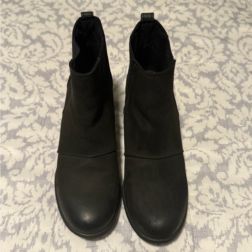 Sorel Black Ankle Boots Sleek Chelsea Design
